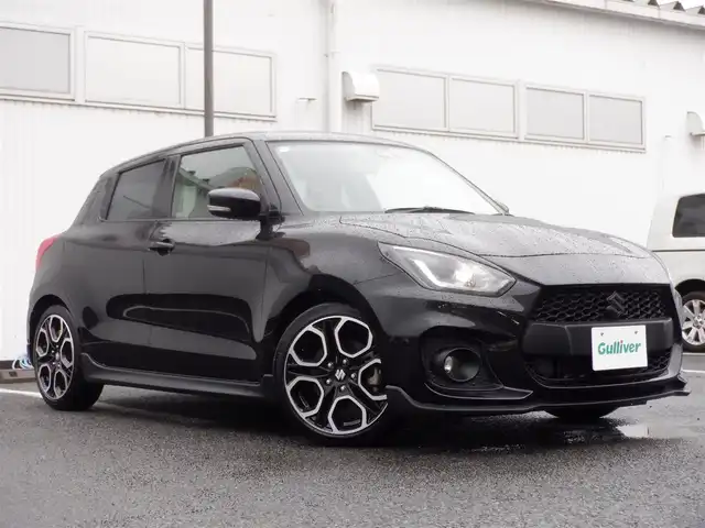 スズキ スイフト スポーツ セーフティPKG 静岡県 2018(平30)年 3.4万km スーパーブラックパール  走行：33185km（登録時)/ 6速MT/ ケンウッドSDナビ(KXM-E502W)/ バックカメラ/ RSR ローダウンスプリング/ 運転席シートヒーター/ ビルトインETC/ クルーズコントロール/ スマートキー/ プッシュスタート/ 純正17インチアルミ/ 純正LEDヘッドライト/ フォグランプ/ 純正フロアマット