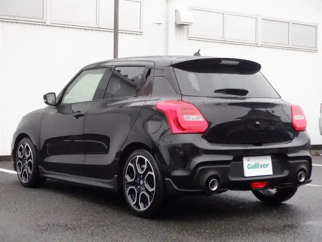 スズキ スイフト スポーツ セーフティPKG 静岡県 2018(平30)年 3.4万km スーパーブラックパール  走行：33185km（登録時)/ 6速MT/ ケンウッドSDナビ(KXM-E502W)/ バックカメラ/ RSR ローダウンスプリング/ 運転席シートヒーター/ ビルトインETC/ クルーズコントロール/ スマートキー/ プッシュスタート/ 純正17インチアルミ/ 純正LEDヘッドライト/ フォグランプ/ 純正フロアマット
