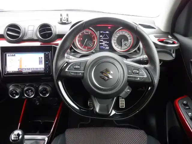 スズキ スイフト スポーツ セーフティPKG 静岡県 2018(平30)年 3.4万km スーパーブラックパール  走行：33185km（登録時)/ 6速MT/ ケンウッドSDナビ(KXM-E502W)/ バックカメラ/ RSR ローダウンスプリング/ 運転席シートヒーター/ ビルトインETC/ クルーズコントロール/ スマートキー/ プッシュスタート/ 純正17インチアルミ/ 純正LEDヘッドライト/ フォグランプ/ 純正フロアマット