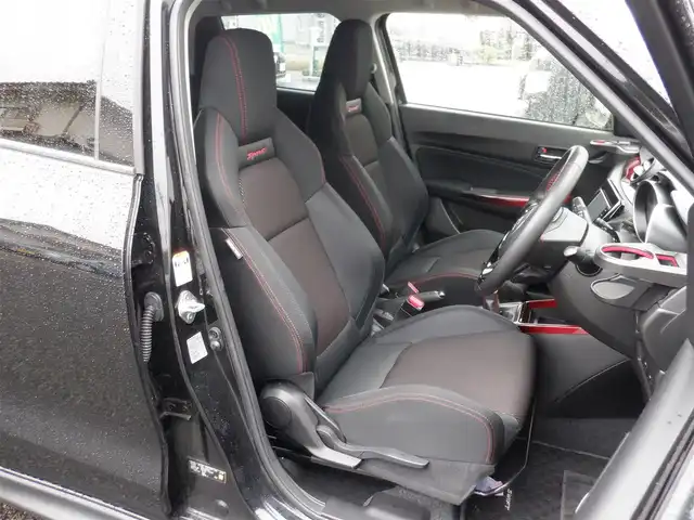 スズキ スイフト スポーツ セーフティPKG 静岡県 2018(平30)年 3.4万km スーパーブラックパール  走行：33185km（登録時)/ 6速MT/ ケンウッドSDナビ(KXM-E502W)/ バックカメラ/ RSR ローダウンスプリング/ 運転席シートヒーター/ ビルトインETC/ クルーズコントロール/ スマートキー/ プッシュスタート/ 純正17インチアルミ/ 純正LEDヘッドライト/ フォグランプ/ 純正フロアマット