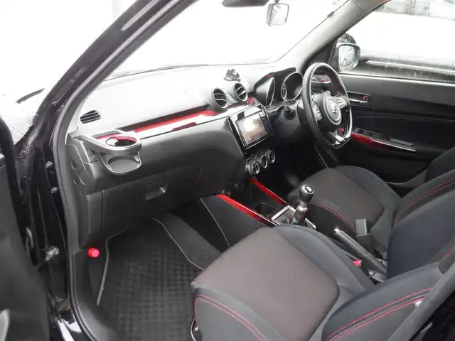 スズキ スイフト スポーツ セーフティPKG 静岡県 2018(平30)年 3.4万km スーパーブラックパール  走行：33185km（登録時)/ 6速MT/ ケンウッドSDナビ(KXM-E502W)/ バックカメラ/ RSR ローダウンスプリング/ 運転席シートヒーター/ ビルトインETC/ クルーズコントロール/ スマートキー/ プッシュスタート/ 純正17インチアルミ/ 純正LEDヘッドライト/ フォグランプ/ 純正フロアマット