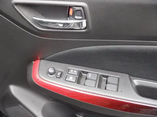 スズキ スイフト スポーツ セーフティPKG 静岡県 2018(平30)年 3.4万km スーパーブラックパール  走行：33185km（登録時)/ 6速MT/ ケンウッドSDナビ(KXM-E502W)/ バックカメラ/ RSR ローダウンスプリング/ 運転席シートヒーター/ ビルトインETC/ クルーズコントロール/ スマートキー/ プッシュスタート/ 純正17インチアルミ/ 純正LEDヘッドライト/ フォグランプ/ 純正フロアマット