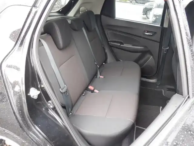 スズキ スイフト スポーツ セーフティPKG 静岡県 2018(平30)年 3.4万km スーパーブラックパール  走行：33185km（登録時)/ 6速MT/ ケンウッドSDナビ(KXM-E502W)/ バックカメラ/ RSR ローダウンスプリング/ 運転席シートヒーター/ ビルトインETC/ クルーズコントロール/ スマートキー/ プッシュスタート/ 純正17インチアルミ/ 純正LEDヘッドライト/ フォグランプ/ 純正フロアマット