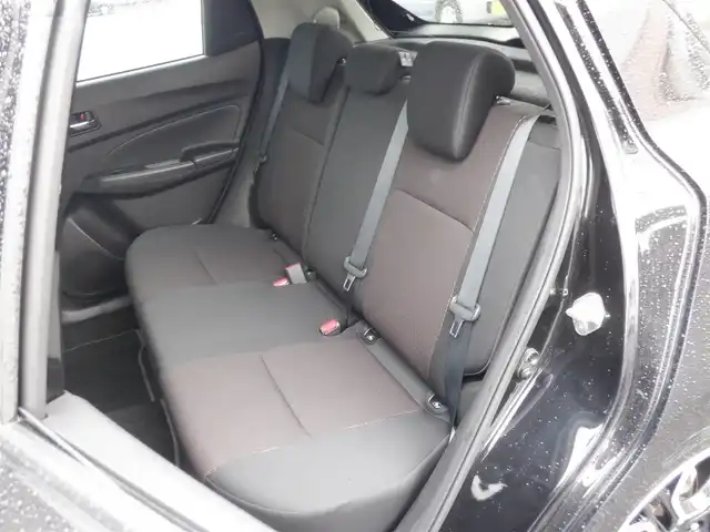 スズキ スイフト スポーツ セーフティPKG 静岡県 2018(平30)年 3.4万km スーパーブラックパール  走行：33185km（登録時)/ 6速MT/ ケンウッドSDナビ(KXM-E502W)/ バックカメラ/ RSR ローダウンスプリング/ 運転席シートヒーター/ ビルトインETC/ クルーズコントロール/ スマートキー/ プッシュスタート/ 純正17インチアルミ/ 純正LEDヘッドライト/ フォグランプ/ 純正フロアマット