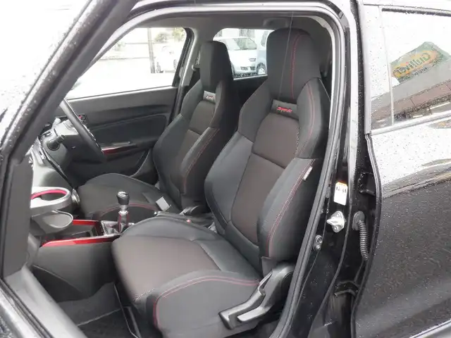 スズキ スイフト スポーツ セーフティPKG 静岡県 2018(平30)年 3.4万km スーパーブラックパール  走行：33185km（登録時)/ 6速MT/ ケンウッドSDナビ(KXM-E502W)/ バックカメラ/ RSR ローダウンスプリング/ 運転席シートヒーター/ ビルトインETC/ クルーズコントロール/ スマートキー/ プッシュスタート/ 純正17インチアルミ/ 純正LEDヘッドライト/ フォグランプ/ 純正フロアマット