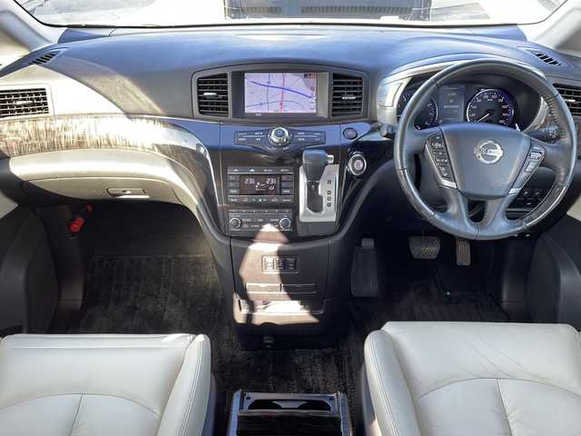 日産 エルグランド 250HWS S アーバンクロム ホワイトレザー 徳島県 2017(平29)年 8.2万km ブリリアントホワイトパール 純正ナビ/（BT/フルセグ/DISC/AUX）/全方位カメラ/デジタルインナーミラー/ホワイトレザーシート/両側電動スライドドア/LEDヘッドライト/専用クローム調18AW/ドライブレコーダー/パワーバックドア/ウッドコンビH/Fリングスポイラー/クロームメッキパーツ/純正フロアマット/D・N席シートヒーター/D・N席パワーシート/シートメモリ