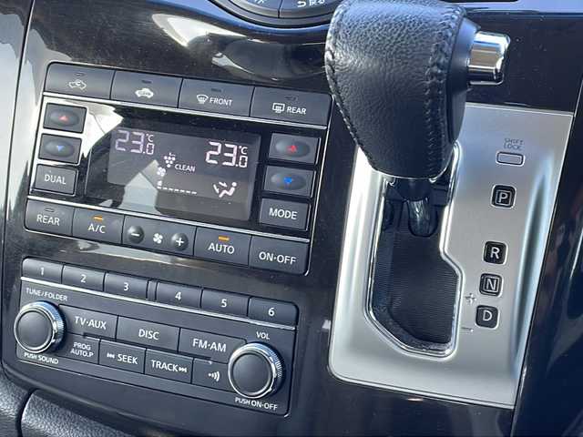 日産 エルグランド 250HWS S アーバンクロム ホワイトレザー 徳島県 2017(平29)年 8.2万km ブリリアントホワイトパール 純正ナビ/（BT/フルセグ/DISC/AUX）/全方位カメラ/デジタルインナーミラー/ホワイトレザーシート/両側電動スライドドア/LEDヘッドライト/専用クローム調18AW/ドライブレコーダー/パワーバックドア/ウッドコンビH/Fリングスポイラー/クロームメッキパーツ/純正フロアマット/D・N席シートヒーター/D・N席パワーシート/シートメモリ