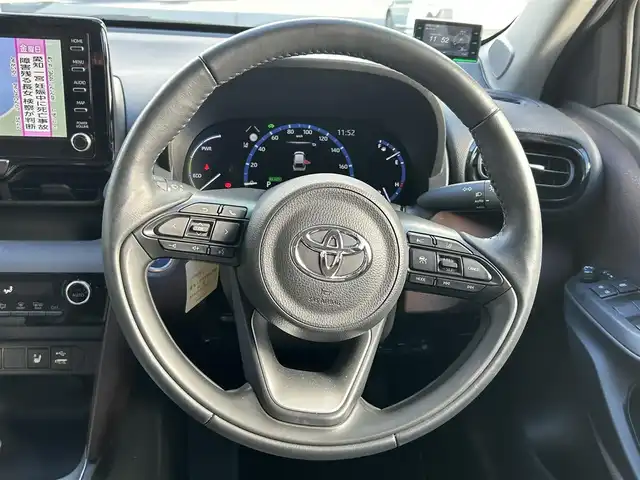 トヨタ ヤリスクロス ハイブリッド Z 愛知県 2020(令2)年 1万km ブラックマイカ ワンオーナー/純ディスプレイナビテレビ/フルセグテレビ/パノラマビューカメラ/パワーバックドア/ハーフレザーシート/パーキングアシスト/シートヒーター/ステアリングヒーター/ビルドインETC/純18インチAW/レーダークルーズコントロール/新車保証書・取説/スペアキー