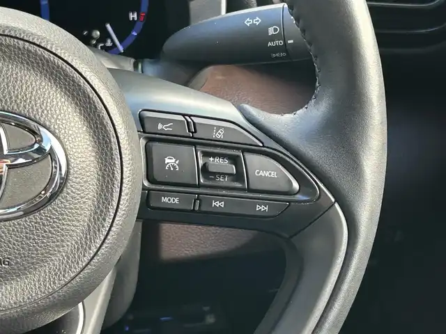 トヨタ ヤリスクロス ハイブリッド Z 愛知県 2020(令2)年 1万km ブラックマイカ ワンオーナー/純ディスプレイナビテレビ/フルセグテレビ/パノラマビューカメラ/パワーバックドア/ハーフレザーシート/パーキングアシスト/シートヒーター/ステアリングヒーター/ビルドインETC/純18インチAW/レーダークルーズコントロール/新車保証書・取説/スペアキー