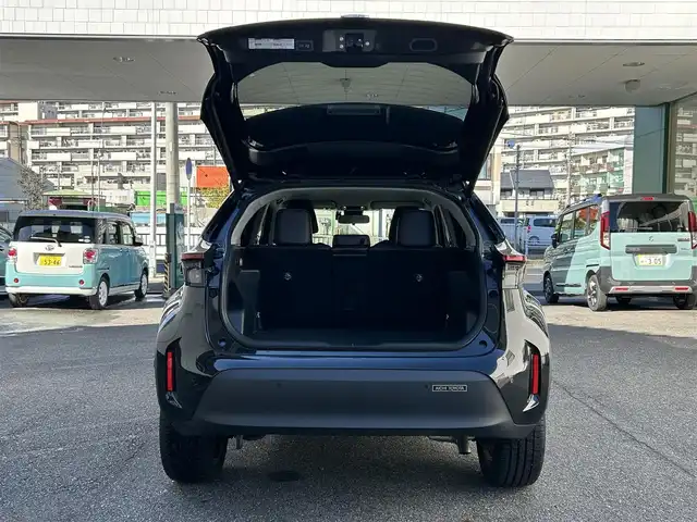 トヨタ ヤリスクロス ハイブリッド Z 愛知県 2020(令2)年 1万km ブラックマイカ ワンオーナー/純ディスプレイナビテレビ/フルセグテレビ/パノラマビューカメラ/パワーバックドア/ハーフレザーシート/パーキングアシスト/シートヒーター/ステアリングヒーター/ビルドインETC/純18インチAW/レーダークルーズコントロール/新車保証書・取説/スペアキー