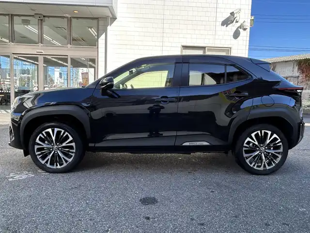 トヨタ ヤリスクロス ハイブリッド Z 愛知県 2020(令2)年 1万km ブラックマイカ ワンオーナー/純ディスプレイナビテレビ/フルセグテレビ/パノラマビューカメラ/パワーバックドア/ハーフレザーシート/パーキングアシスト/シートヒーター/ステアリングヒーター/ビルドインETC/純18インチAW/レーダークルーズコントロール/新車保証書・取説/スペアキー