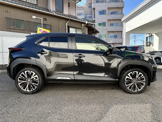 トヨタ ヤリスクロス ハイブリッド Z 愛知県 2020(令2)年 1万km ブラックマイカ ワンオーナー/純ディスプレイナビテレビ/フルセグテレビ/パノラマビューカメラ/パワーバックドア/ハーフレザーシート/パーキングアシスト/シートヒーター/ステアリングヒーター/ビルドインETC/純18インチAW/レーダークルーズコントロール/新車保証書・取説/スペアキー