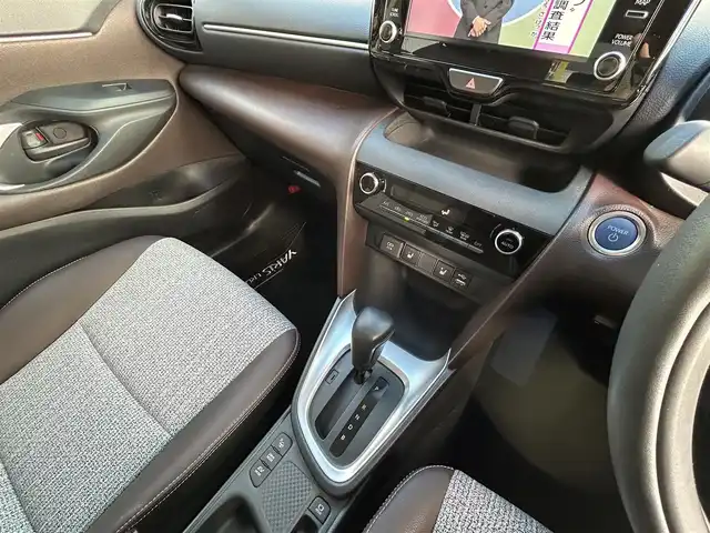 トヨタ ヤリスクロス ハイブリッド Z 愛知県 2020(令2)年 1万km ブラックマイカ ワンオーナー/純ディスプレイナビテレビ/フルセグテレビ/パノラマビューカメラ/パワーバックドア/ハーフレザーシート/パーキングアシスト/シートヒーター/ステアリングヒーター/ビルドインETC/純18インチAW/レーダークルーズコントロール/新車保証書・取説/スペアキー