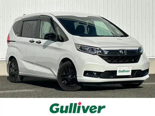 ホンダ フリード ハイブリット G ブラックスタイル 熊本県 2022(令4)年 3.6万km プラチナホワイトパール ワンオーナー/純正ナビ/・AM/FM/CD/DVD/SD/USB/BT/・フルセグTV/バックカメラ/アダプティブクルーズコントロール/先行車発進お知らせ機能/路外逸脱抑制システム/レーンキープアシスト/標識認識機能/衝突被害軽減ブレーキ/後方コーナーセンサー/ステアリングリモコン/オートライト/・LEDライト/電動格納ミラー/・ウィンカーミラー/ETC/D/N席シートヒーター/前後ドライブレコーダー/テレビキャンセラー/ドアバイザー/純正フロアマット/純正アルミホイール/スマートキー