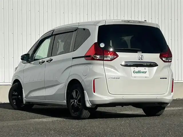 ホンダ フリード ハイブリット G ブラックスタイル 熊本県 2022(令4)年 3.6万km プラチナホワイトパール ワンオーナー/純正ナビ/・AM/FM/CD/DVD/SD/USB/BT/・フルセグTV/バックカメラ/アダプティブクルーズコントロール/先行車発進お知らせ機能/路外逸脱抑制システム/レーンキープアシスト/標識認識機能/衝突被害軽減ブレーキ/後方コーナーセンサー/ステアリングリモコン/オートライト/・LEDライト/電動格納ミラー/・ウィンカーミラー/ETC/D/N席シートヒーター/前後ドライブレコーダー/テレビキャンセラー/ドアバイザー/純正フロアマット/純正アルミホイール/スマートキー