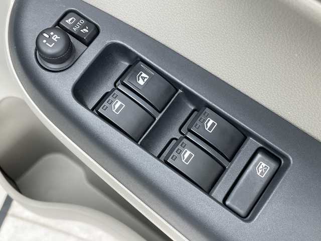 トヨタ パッソ X Lパッケージ S 愛知県 2017(平29)年 2.8万km パールホワイトⅢ 純正ナビ　SDカードなし/バックカメラ/コーナーセンサー/衝突軽減システム/ワンセグ/CD/Bluetooth/ステアリングスイッチ/スマートキー/プッシュスタート