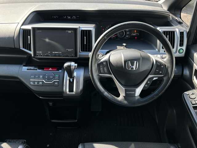 ホンダ ステップワゴン スパーダ Z クールスピリット 富山県 2013(平25)年 5.9万km プレミアムコスミックバイオレットパール 純正メモリナビ/型式：VXM-135VFNi/【フルセグTV/i-Pod/USB】/両側パワースライドドア　/純正17インチアルミホイール　/ビルトインＥＴＣ　/クルーズコントロール/パドルシフト/アイドリングストップ　/横滑り防止装置　/純正キセノンヘッドライト/バックカメラ　/スマートキー/スペアキー1本/ハーフレザーシート/純正フロアマット