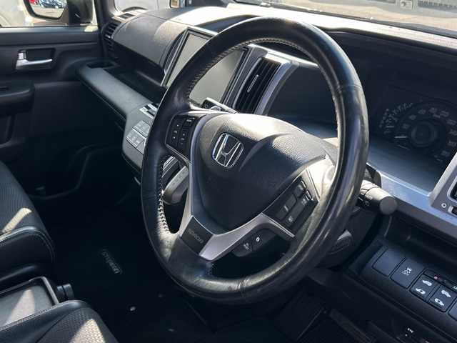 ホンダ ステップワゴン スパーダ Z クールスピリット 富山県 2013(平25)年 5.9万km プレミアムコスミックバイオレットパール 純正メモリナビ/型式：VXM-135VFNi/【フルセグTV/i-Pod/USB】/両側パワースライドドア　/純正17インチアルミホイール　/ビルトインＥＴＣ　/クルーズコントロール/パドルシフト/アイドリングストップ　/横滑り防止装置　/純正キセノンヘッドライト/バックカメラ　/スマートキー/スペアキー1本/ハーフレザーシート/純正フロアマット