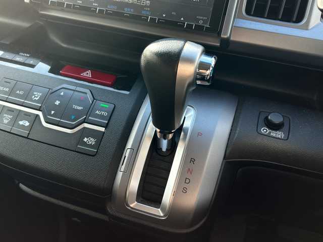 ホンダ ステップワゴン スパーダ Z クールスピリット 富山県 2013(平25)年 5.9万km プレミアムコスミックバイオレットパール 純正メモリナビ/型式：VXM-135VFNi/【フルセグTV/i-Pod/USB】/両側パワースライドドア　/純正17インチアルミホイール　/ビルトインＥＴＣ　/クルーズコントロール/パドルシフト/アイドリングストップ　/横滑り防止装置　/純正キセノンヘッドライト/バックカメラ　/スマートキー/スペアキー1本/ハーフレザーシート/純正フロアマット