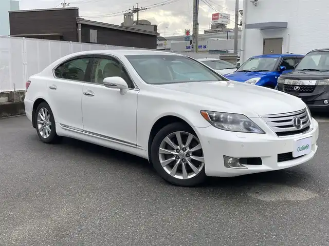 レクサス ｌｓ Ls600h Iパッケージ 本革 レーダークルーズ プレミアムs 11年式 平成23年式 ホワイトパールクリスタルシャイン Id 中古車検索のガリバー