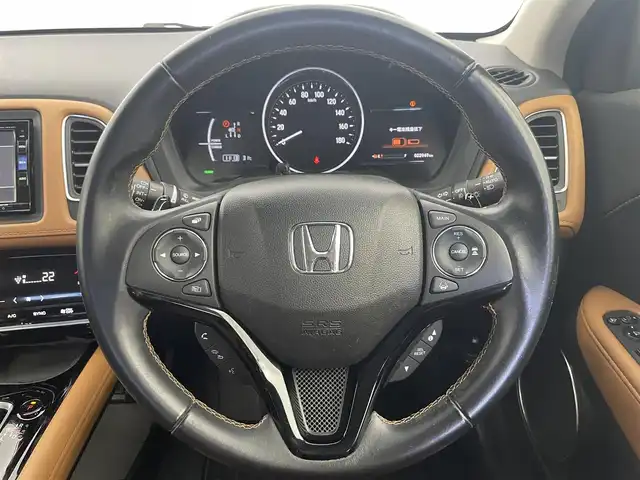 ホンダ ヴェゼル ハイブリッド Z ホンダセンシング 富山県 2019(令1)年 2.3万km クリスタルブラックパール 純正ナビ(VXM-195VFi)/・Bluetooth/・CD/DVD/・フルセグ/ホンダセンシング(安全運転支援システム)/・衝突軽減ブレーキ/・誤発進抑制機能/・歩行者事故低減ステアリング/・路外逸脱抑制機能/・アダプティブクルーズコントロール/・車線維持支援システム/・先行車発進お知らせ機能/・標識認識機能/LEDヘッドランプ/オートライト/LEDフロントフォグランプ/ルーフレール/パドルシフト/左右独立温度調整オートエアコン/シートヒーター(運転席/助手席)/スマートキーシステム/SRSエアバック(運転席/助手席/サイド/カーテン)/純正アルミホイール(215/55/R17)