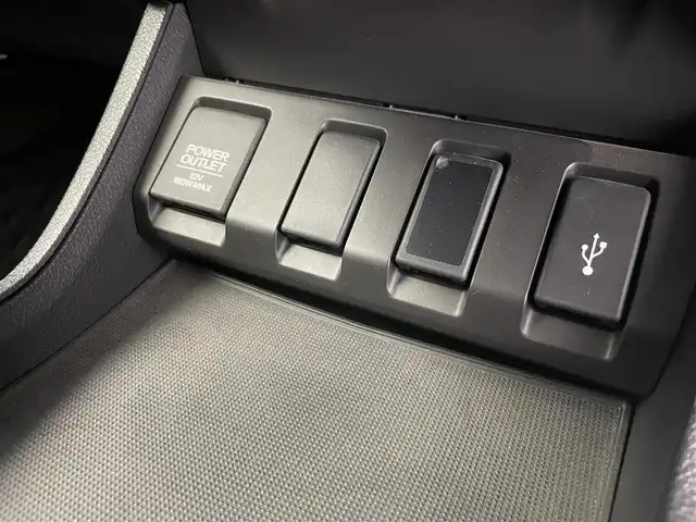 ホンダ ヴェゼル ハイブリッド Z ホンダセンシング 富山県 2019(令1)年 2.3万km クリスタルブラックパール 純正ナビ(VXM-195VFi)/・Bluetooth/・CD/DVD/・フルセグ/ホンダセンシング(安全運転支援システム)/・衝突軽減ブレーキ/・誤発進抑制機能/・歩行者事故低減ステアリング/・路外逸脱抑制機能/・アダプティブクルーズコントロール/・車線維持支援システム/・先行車発進お知らせ機能/・標識認識機能/LEDヘッドランプ/オートライト/LEDフロントフォグランプ/ルーフレール/パドルシフト/左右独立温度調整オートエアコン/シートヒーター(運転席/助手席)/スマートキーシステム/SRSエアバック(運転席/助手席/サイド/カーテン)/純正アルミホイール(215/55/R17)