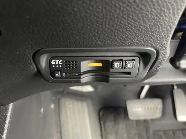 ホンダ ヴェゼル ハイブリッド Z ホンダセンシング 富山県 2019(令1)年 2.3万km クリスタルブラックパール 純正ナビ(VXM-195VFi)/・Bluetooth/・CD/DVD/・フルセグ/ホンダセンシング(安全運転支援システム)/・衝突軽減ブレーキ/・誤発進抑制機能/・歩行者事故低減ステアリング/・路外逸脱抑制機能/・アダプティブクルーズコントロール/・車線維持支援システム/・先行車発進お知らせ機能/・標識認識機能/LEDヘッドランプ/オートライト/LEDフロントフォグランプ/ルーフレール/パドルシフト/左右独立温度調整オートエアコン/シートヒーター(運転席/助手席)/スマートキーシステム/SRSエアバック(運転席/助手席/サイド/カーテン)/純正アルミホイール(215/55/R17)