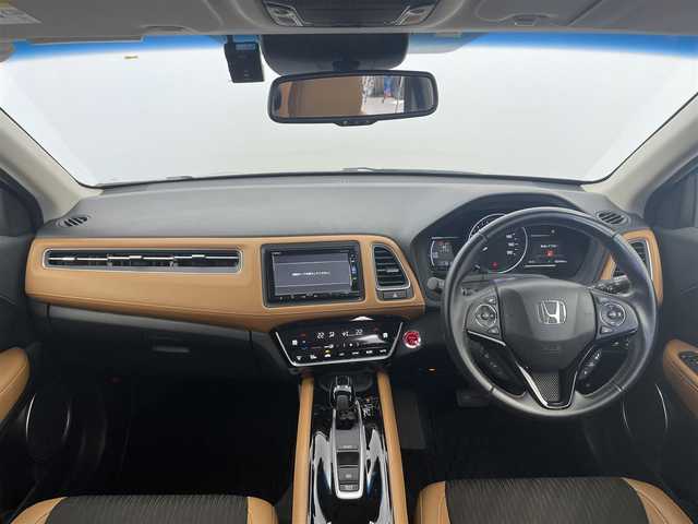 ホンダ ヴェゼル ハイブリッド Z ホンダセンシング 富山県 2019(令1)年 2.3万km クリスタルブラックパール 純正ナビ(VXM-195VFi)/・Bluetooth/・CD/DVD/・フルセグ/ホンダセンシング(安全運転支援システム)/・衝突軽減ブレーキ/・誤発進抑制機能/・歩行者事故低減ステアリング/・路外逸脱抑制機能/・アダプティブクルーズコントロール/・車線維持支援システム/・先行車発進お知らせ機能/・標識認識機能/LEDヘッドランプ/オートライト/LEDフロントフォグランプ/ルーフレール/パドルシフト/左右独立温度調整オートエアコン/シートヒーター(運転席/助手席)/スマートキーシステム/SRSエアバック(運転席/助手席/サイド/カーテン)/純正アルミホイール(215/55/R17)