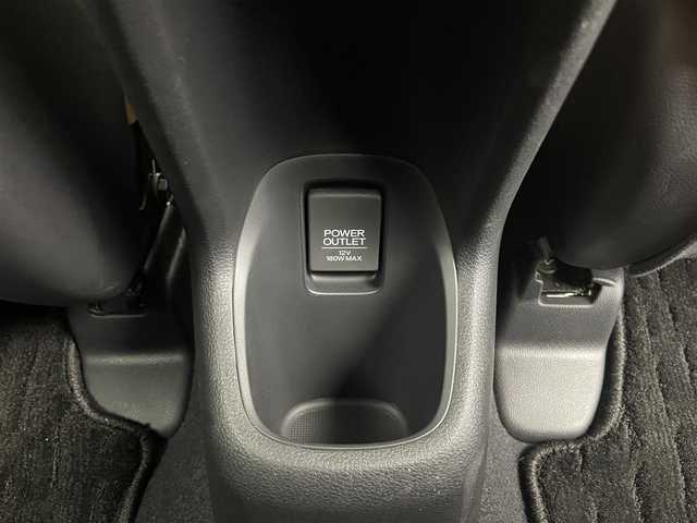 ホンダ ヴェゼル ハイブリッド Z ホンダセンシング 富山県 2019(令1)年 2.3万km クリスタルブラックパール 純正ナビ(VXM-195VFi)/・Bluetooth/・CD/DVD/・フルセグ/ホンダセンシング(安全運転支援システム)/・衝突軽減ブレーキ/・誤発進抑制機能/・歩行者事故低減ステアリング/・路外逸脱抑制機能/・アダプティブクルーズコントロール/・車線維持支援システム/・先行車発進お知らせ機能/・標識認識機能/LEDヘッドランプ/オートライト/LEDフロントフォグランプ/ルーフレール/パドルシフト/左右独立温度調整オートエアコン/シートヒーター(運転席/助手席)/スマートキーシステム/SRSエアバック(運転席/助手席/サイド/カーテン)/純正アルミホイール(215/55/R17)