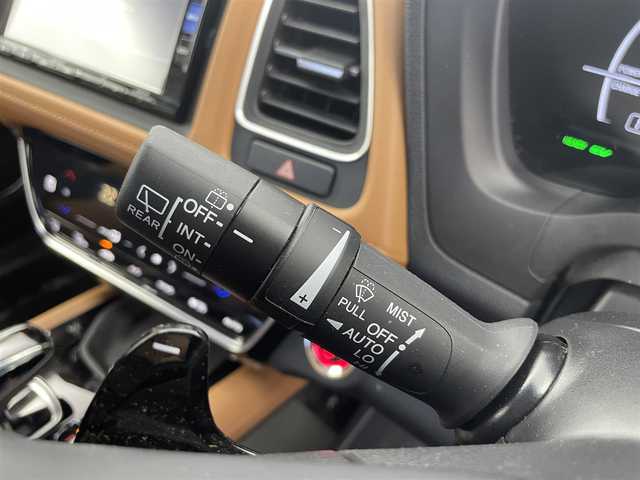 ホンダ ヴェゼル ハイブリッド Z ホンダセンシング 富山県 2019(令1)年 2.3万km クリスタルブラックパール 純正ナビ(VXM-195VFi)/・Bluetooth/・CD/DVD/・フルセグ/ホンダセンシング(安全運転支援システム)/・衝突軽減ブレーキ/・誤発進抑制機能/・歩行者事故低減ステアリング/・路外逸脱抑制機能/・アダプティブクルーズコントロール/・車線維持支援システム/・先行車発進お知らせ機能/・標識認識機能/LEDヘッドランプ/オートライト/LEDフロントフォグランプ/ルーフレール/パドルシフト/左右独立温度調整オートエアコン/シートヒーター(運転席/助手席)/スマートキーシステム/SRSエアバック(運転席/助手席/サイド/カーテン)/純正アルミホイール(215/55/R17)