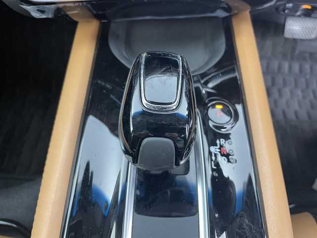 ホンダ ヴェゼル ハイブリッド Z ホンダセンシング 富山県 2019(令1)年 2.3万km クリスタルブラックパール 純正ナビ(VXM-195VFi)/・Bluetooth/・CD/DVD/・フルセグ/ホンダセンシング(安全運転支援システム)/・衝突軽減ブレーキ/・誤発進抑制機能/・歩行者事故低減ステアリング/・路外逸脱抑制機能/・アダプティブクルーズコントロール/・車線維持支援システム/・先行車発進お知らせ機能/・標識認識機能/LEDヘッドランプ/オートライト/LEDフロントフォグランプ/ルーフレール/パドルシフト/左右独立温度調整オートエアコン/シートヒーター(運転席/助手席)/スマートキーシステム/SRSエアバック(運転席/助手席/サイド/カーテン)/純正アルミホイール(215/55/R17)