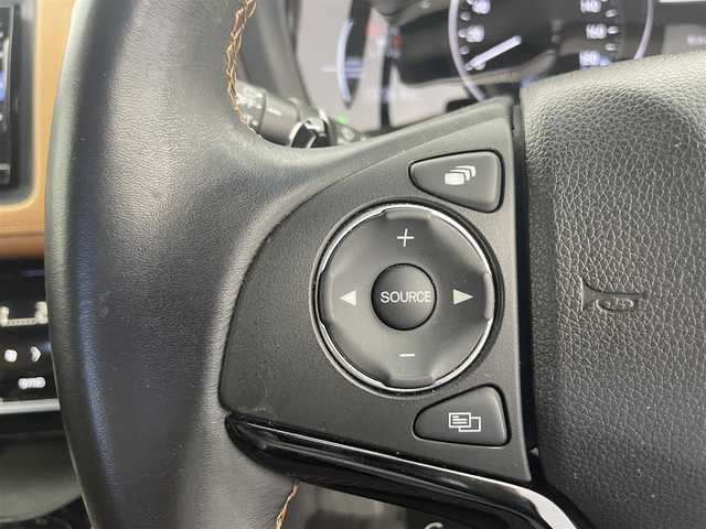 ホンダ ヴェゼル ハイブリッド Z ホンダセンシング 富山県 2019(令1)年 2.3万km クリスタルブラックパール 純正ナビ(VXM-195VFi)/・Bluetooth/・CD/DVD/・フルセグ/ホンダセンシング(安全運転支援システム)/・衝突軽減ブレーキ/・誤発進抑制機能/・歩行者事故低減ステアリング/・路外逸脱抑制機能/・アダプティブクルーズコントロール/・車線維持支援システム/・先行車発進お知らせ機能/・標識認識機能/LEDヘッドランプ/オートライト/LEDフロントフォグランプ/ルーフレール/パドルシフト/左右独立温度調整オートエアコン/シートヒーター(運転席/助手席)/スマートキーシステム/SRSエアバック(運転席/助手席/サイド/カーテン)/純正アルミホイール(215/55/R17)