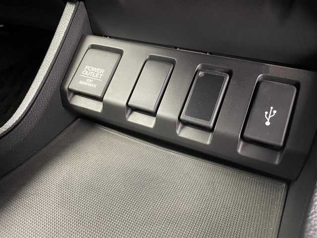 ホンダ ヴェゼル ハイブリッド Z ホンダセンシング 富山県 2019(令1)年 2.3万km クリスタルブラックパール 純正ナビ(VXM-195VFi)/・Bluetooth/・CD/DVD/・フルセグ/ホンダセンシング(安全運転支援システム)/・衝突軽減ブレーキ/・誤発進抑制機能/・歩行者事故低減ステアリング/・路外逸脱抑制機能/・アダプティブクルーズコントロール/・車線維持支援システム/・先行車発進お知らせ機能/・標識認識機能/LEDヘッドランプ/オートライト/LEDフロントフォグランプ/ルーフレール/パドルシフト/左右独立温度調整オートエアコン/シートヒーター(運転席/助手席)/スマートキーシステム/SRSエアバック(運転席/助手席/サイド/カーテン)/純正アルミホイール(215/55/R17)