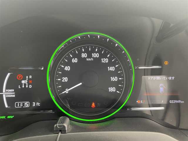 ホンダ ヴェゼル ハイブリッド Z ホンダセンシング 富山県 2019(令1)年 2.3万km クリスタルブラックパール 純正ナビ(VXM-195VFi)/・Bluetooth/・CD/DVD/・フルセグ/ホンダセンシング(安全運転支援システム)/・衝突軽減ブレーキ/・誤発進抑制機能/・歩行者事故低減ステアリング/・路外逸脱抑制機能/・アダプティブクルーズコントロール/・車線維持支援システム/・先行車発進お知らせ機能/・標識認識機能/LEDヘッドランプ/オートライト/LEDフロントフォグランプ/ルーフレール/パドルシフト/左右独立温度調整オートエアコン/シートヒーター(運転席/助手席)/スマートキーシステム/SRSエアバック(運転席/助手席/サイド/カーテン)/純正アルミホイール(215/55/R17)