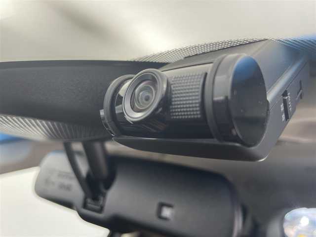 ホンダ ヴェゼル ハイブリッド Z ホンダセンシング 富山県 2019(令1)年 2.3万km クリスタルブラックパール 純正ナビ(VXM-195VFi)/・Bluetooth/・CD/DVD/・フルセグ/ホンダセンシング(安全運転支援システム)/・衝突軽減ブレーキ/・誤発進抑制機能/・歩行者事故低減ステアリング/・路外逸脱抑制機能/・アダプティブクルーズコントロール/・車線維持支援システム/・先行車発進お知らせ機能/・標識認識機能/LEDヘッドランプ/オートライト/LEDフロントフォグランプ/ルーフレール/パドルシフト/左右独立温度調整オートエアコン/シートヒーター(運転席/助手席)/スマートキーシステム/SRSエアバック(運転席/助手席/サイド/カーテン)/純正アルミホイール(215/55/R17)