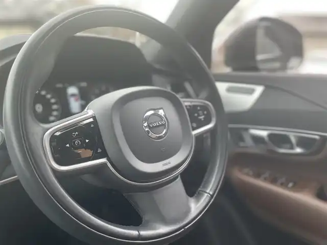 ボルボ ＸＣ９０ B6 AWD インスクリプション 栃木県 2022(令4)年 2.8万km グレー ラグジュアリーパッケージ/BowersWilkins/茶レザーシート /パワーシート /シートヒーター /シートベンチレーター/シートマッサージ/ナビ/フルセグTV/全方位カメラ/ETC/ヘッドアップディスプレイ/サンルーフ/イルミネーションサイドステップ/パワーバックドア/ドライブレコーダー/LEDヘッドライト/オートライト/クリアランスソナー /ACC/レーンキープアシスト/ブラインドスポット