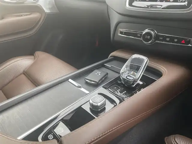 ボルボ ＸＣ９０ B6 AWD インスクリプション 栃木県 2022(令4)年 2.8万km グレー ラグジュアリーパッケージ/BowersWilkins/茶レザーシート /パワーシート /シートヒーター /シートベンチレーター/シートマッサージ/ナビ/フルセグTV/全方位カメラ/ETC/ヘッドアップディスプレイ/サンルーフ/イルミネーションサイドステップ/パワーバックドア/ドライブレコーダー/LEDヘッドライト/オートライト/クリアランスソナー /ACC/レーンキープアシスト/ブラインドスポット