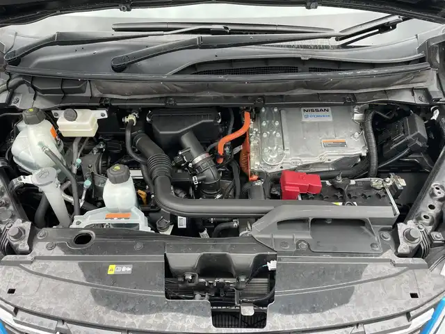 日産 セレナ e－パワー ハイウェイスター V 滋賀県 2021(令3)年 2.8万km ダイヤモンドブラック 純正SDナビ/・フルセグTV　/・CD/・DVD/・Blu-ray/・Bluetooth/後席用モニター/ETC/全方位カメラ/前後コーナーセンサー/クルーズコントロール/追従走行/両側電動ドア/ハンズフリー電動ドア/オートライト/オートハイビーム/レーンキープアシスト/横滑り防止装置/衝突被害軽減システム/盗難防止装置