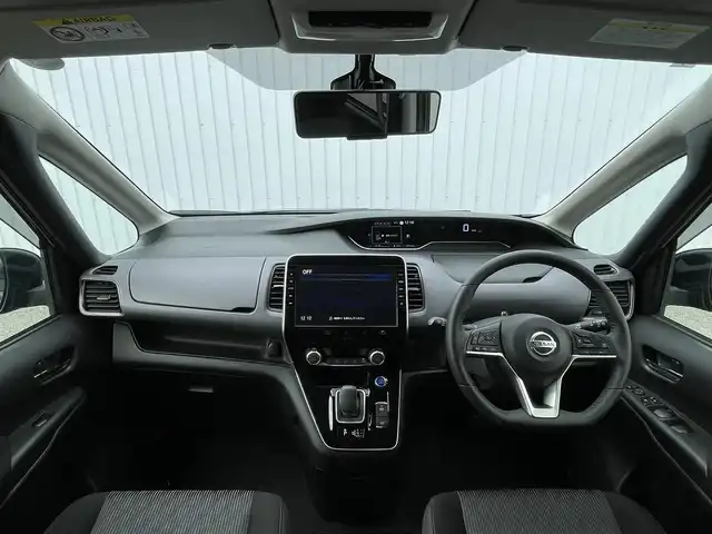 日産 セレナ e－パワー ハイウェイスター V 滋賀県 2021(令3)年 2.8万km ダイヤモンドブラック 純正SDナビ/・フルセグTV　/・CD/・DVD/・Blu-ray/・Bluetooth/後席用モニター/ETC/全方位カメラ/前後コーナーセンサー/クルーズコントロール/追従走行/両側電動ドア/ハンズフリー電動ドア/オートライト/オートハイビーム/レーンキープアシスト/横滑り防止装置/衝突被害軽減システム/盗難防止装置