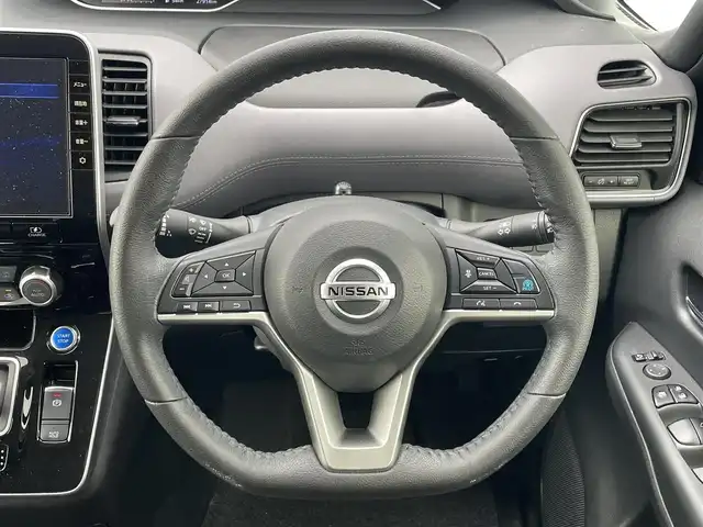 日産 セレナ e－パワー ハイウェイスター V 滋賀県 2021(令3)年 2.8万km ダイヤモンドブラック 純正SDナビ/・フルセグTV　/・CD/・DVD/・Blu-ray/・Bluetooth/後席用モニター/ETC/全方位カメラ/前後コーナーセンサー/クルーズコントロール/追従走行/両側電動ドア/ハンズフリー電動ドア/オートライト/オートハイビーム/レーンキープアシスト/横滑り防止装置/衝突被害軽減システム/盗難防止装置