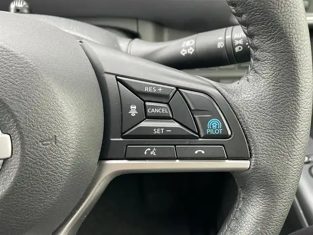 日産 セレナ e－パワー ハイウェイスター V 滋賀県 2021(令3)年 2.8万km ダイヤモンドブラック 純正SDナビ/・フルセグTV　/・CD/・DVD/・Blu-ray/・Bluetooth/後席用モニター/ETC/全方位カメラ/前後コーナーセンサー/クルーズコントロール/追従走行/両側電動ドア/ハンズフリー電動ドア/オートライト/オートハイビーム/レーンキープアシスト/横滑り防止装置/衝突被害軽減システム/盗難防止装置