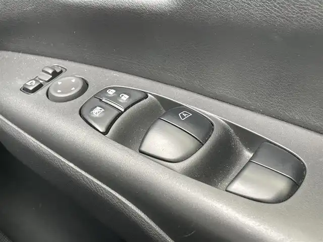 日産 セレナ e－パワー ハイウェイスター V 滋賀県 2021(令3)年 2.8万km ダイヤモンドブラック 純正SDナビ/・フルセグTV　/・CD/・DVD/・Blu-ray/・Bluetooth/後席用モニター/ETC/全方位カメラ/前後コーナーセンサー/クルーズコントロール/追従走行/両側電動ドア/ハンズフリー電動ドア/オートライト/オートハイビーム/レーンキープアシスト/横滑り防止装置/衝突被害軽減システム/盗難防止装置
