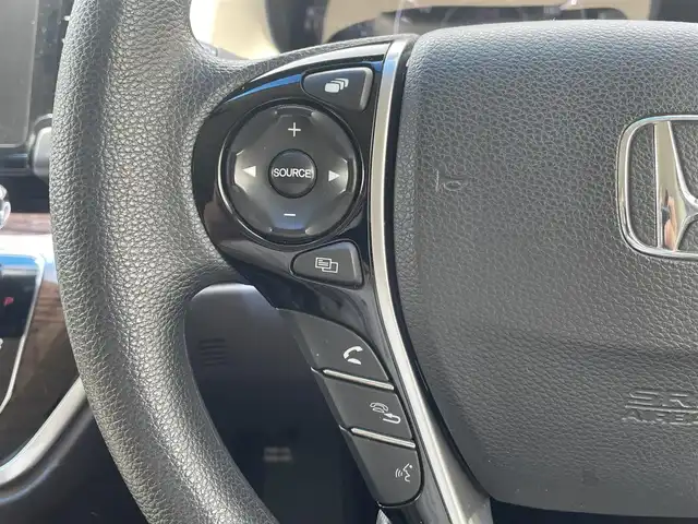 ホンダ オデッセイ G 長野県 2013(平25)年 10.7万km ホワイトオーキッドパール 純正ナビ（FM/AM、CD、DVD、BT）/バックカメラ/フルセグテレビ/クルーズコントロール追従無/両側パワースライド/レーンキープアシスト/横滑り防止装置/盗難防止装置/アイドリングストップ/LEDオートライト/リモコンキー/ワンオーナー/MTモード付AT/社外フロアマット/保証書