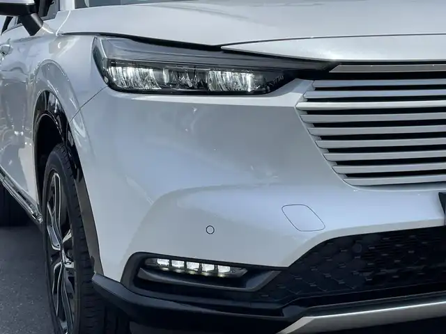 ホンダ ヴェゼル ハイブリッド e:HEV Z 茨城県 2023(令5)年 5.3万km プラチナホワイトパール 純正ナビ/【AM・FM・TV・BT・USB】/ステアリングヒーター/BSM/ワイヤレス充電/レーダークルコン/ETC2.0/Bカメラ/電動リアゲート/パドルシフト/前後コーナーセンサー/ハーフレザーシート/ダウンヒルアシストコントロール/ブレーキホールド/ステリモ/純正フロアマット/純正アルミホイール/オートライト/LEDライト