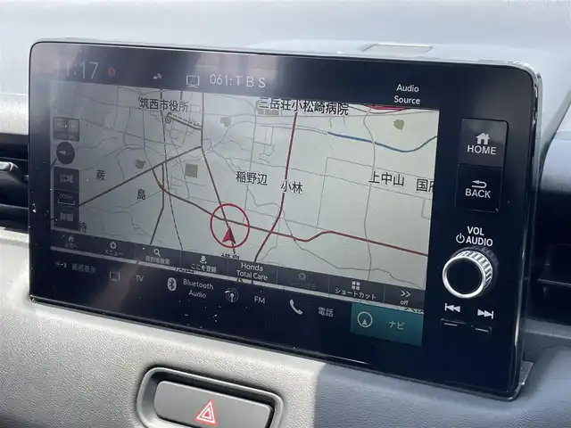 ホンダ ヴェゼル ハイブリッド e:HEV Z 茨城県 2023(令5)年 5.3万km プラチナホワイトパール 純正ナビ/【AM・FM・TV・BT・USB】/ステアリングヒーター/BSM/ワイヤレス充電/レーダークルコン/ETC2.0/Bカメラ/電動リアゲート/パドルシフト/前後コーナーセンサー/ハーフレザーシート/ダウンヒルアシストコントロール/ブレーキホールド/ステリモ/純正フロアマット/純正アルミホイール/オートライト/LEDライト