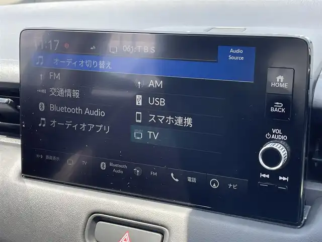 ホンダ ヴェゼル ハイブリッド e:HEV Z 茨城県 2023(令5)年 5.3万km プラチナホワイトパール 純正ナビ/【AM・FM・TV・BT・USB】/ステアリングヒーター/BSM/ワイヤレス充電/レーダークルコン/ETC2.0/Bカメラ/電動リアゲート/パドルシフト/前後コーナーセンサー/ハーフレザーシート/ダウンヒルアシストコントロール/ブレーキホールド/ステリモ/純正フロアマット/純正アルミホイール/オートライト/LEDライト