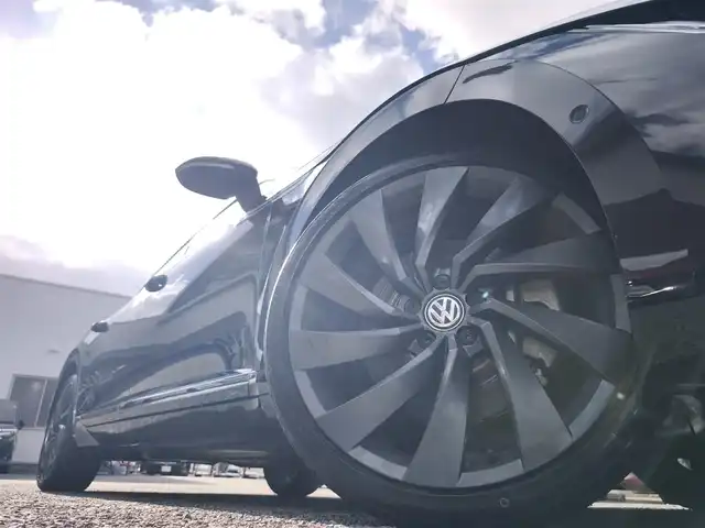 フォルクスワーゲン アルテオン TSI 4モーション Rラインアドバンス 熊本県 2019(平31)年 5.2万km 黒 サンルーフ/ＤＹＮＡＵＤＩＯサウンド　/純正ナビ/【フルセグTV/BT再生/CD/DVD/App-Connect】/全周囲カメラ/アダプティブクルーズコントロール/レーンアシスト/フロントアシスト/ブラインドスポットシステム/リアトラフィックアラート/ヘッドアップディスプレイ/パークアシスト/純正20インチアルミホイール/パドルシフト/全席シートヒーター/ドライブレコーダー前後/ETC2.0