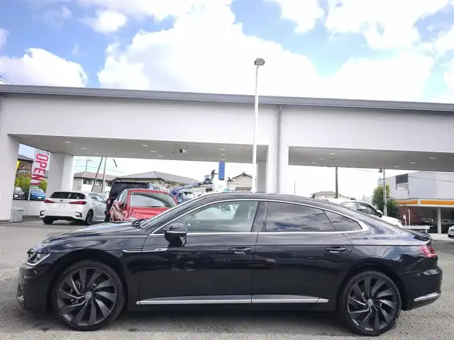 フォルクスワーゲン アルテオン TSI 4モーション Rラインアドバンス 熊本県 2019(平31)年 5.2万km 黒 サンルーフ/ＤＹＮＡＵＤＩＯサウンド　/純正ナビ/【フルセグTV/BT再生/CD/DVD/App-Connect】/全周囲カメラ/アダプティブクルーズコントロール/レーンアシスト/フロントアシスト/ブラインドスポットシステム/リアトラフィックアラート/ヘッドアップディスプレイ/パークアシスト/純正20インチアルミホイール/パドルシフト/全席シートヒーター/ドライブレコーダー前後/ETC2.0