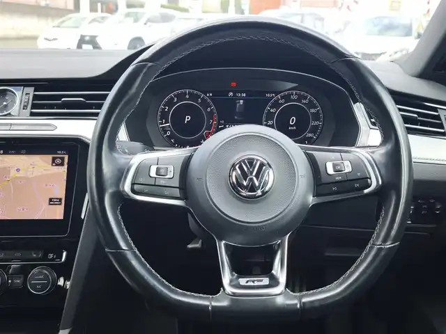 フォルクスワーゲン アルテオン TSI 4モーション Rラインアドバンス 熊本県 2019(平31)年 5.2万km 黒 サンルーフ/ＤＹＮＡＵＤＩＯサウンド　/純正ナビ/【フルセグTV/BT再生/CD/DVD/App-Connect】/全周囲カメラ/アダプティブクルーズコントロール/レーンアシスト/フロントアシスト/ブラインドスポットシステム/リアトラフィックアラート/ヘッドアップディスプレイ/パークアシスト/純正20インチアルミホイール/パドルシフト/全席シートヒーター/ドライブレコーダー前後/ETC2.0