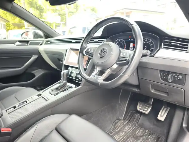 フォルクスワーゲン アルテオン TSI 4モーション Rラインアドバンス 熊本県 2019(平31)年 5.2万km 黒 サンルーフ/ＤＹＮＡＵＤＩＯサウンド　/純正ナビ/【フルセグTV/BT再生/CD/DVD/App-Connect】/全周囲カメラ/アダプティブクルーズコントロール/レーンアシスト/フロントアシスト/ブラインドスポットシステム/リアトラフィックアラート/ヘッドアップディスプレイ/パークアシスト/純正20インチアルミホイール/パドルシフト/全席シートヒーター/ドライブレコーダー前後/ETC2.0